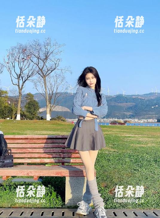 异思趣向 - 在图库资源中，小九的圣诞写真居然吸引了所有的目光！.txt