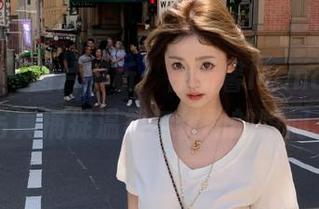 推女神 – 图片解析：徐妍馨Mandy的浴室写真捕捉温柔与优雅的瞬间.txt