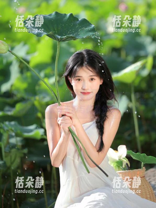 推女神 - 黑白写真集全解析，看看欧阳妮娜娜如何玩转光影与情感分享！.txt