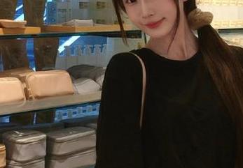 推女神 – 一波绮里嘉Ula私房美图袭来，制服造型真心让人流连忘返！.txt