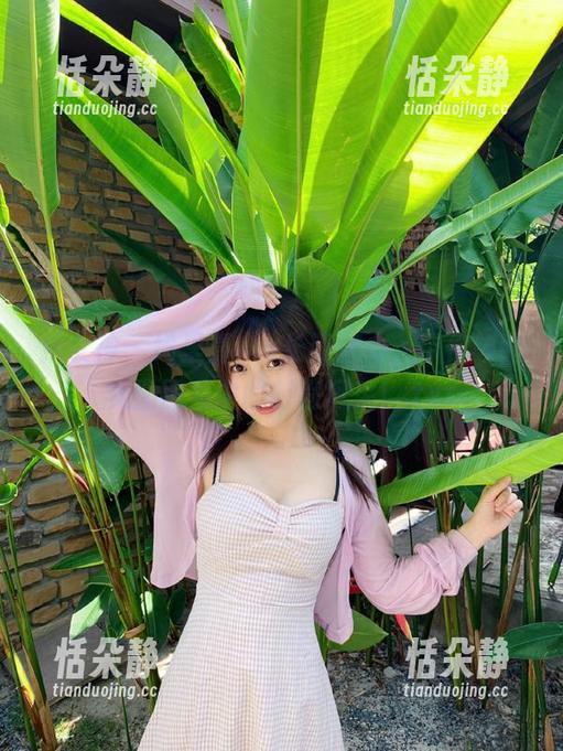 推女神 - 绮里嘉ula长腿魅力，带你领略美图图集中的时尚风采！.txt