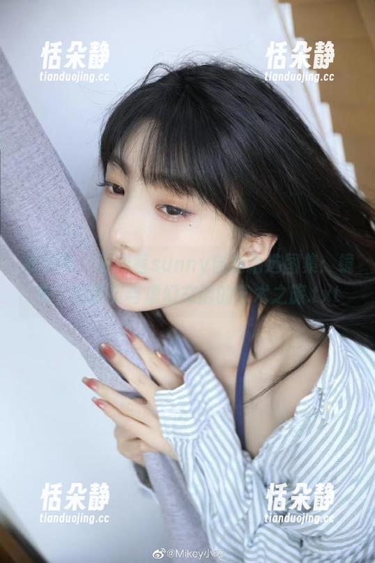 推女神 - 莫晓茜sunny自拍精选图集：镜头下的真实与虚幻交融的艺术之旅.txt