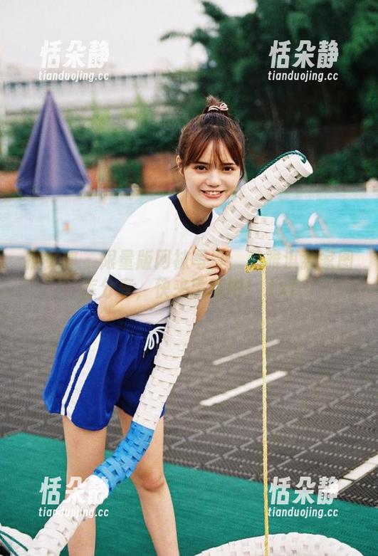 推女神 - 限量版网袜写真：莫雅淇独家图库分享，快来围观吧！.txt