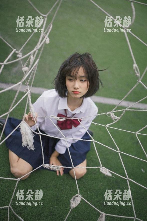 微密圈 - 无欲无求的推土君甜妹来啰之美丽写真：原图呈现她的青春与活力.txt