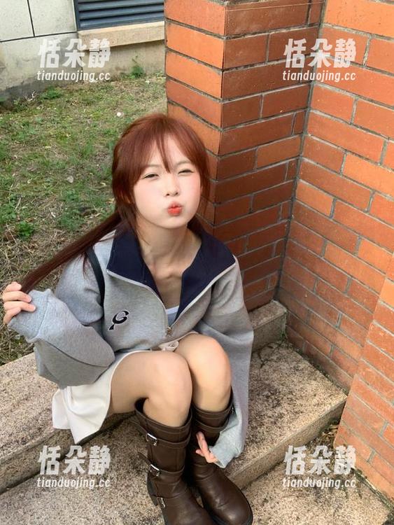 星颜社 - 唐思琪的私拍作品：揭秘她如何通过职业装演绎职场自信.txt