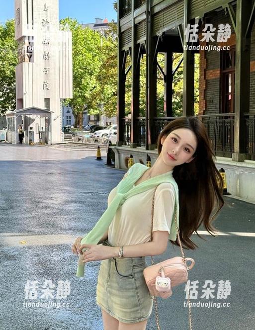 星颜社 - 让清妙带你体验圣诞魅力，精美图片下载让快乐更贴心！.txt