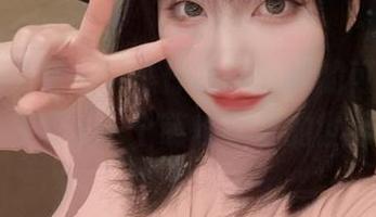 这就是“是一只熊仔吗”：她的可爱cos图片将你带入一个萌趣横生的世界！.txt