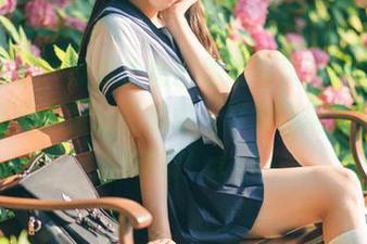 月下摄影 – 欣赏恰恰的透明写真作品，揭开每一幅作品背后的故事，寻找到属于你的美好时刻！.txt