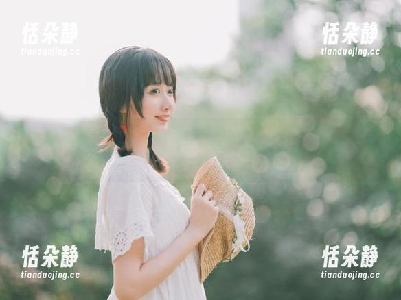 追随木绵绵OwO的绵相随系列，感受JK水手服写真中的清新与活力.txt