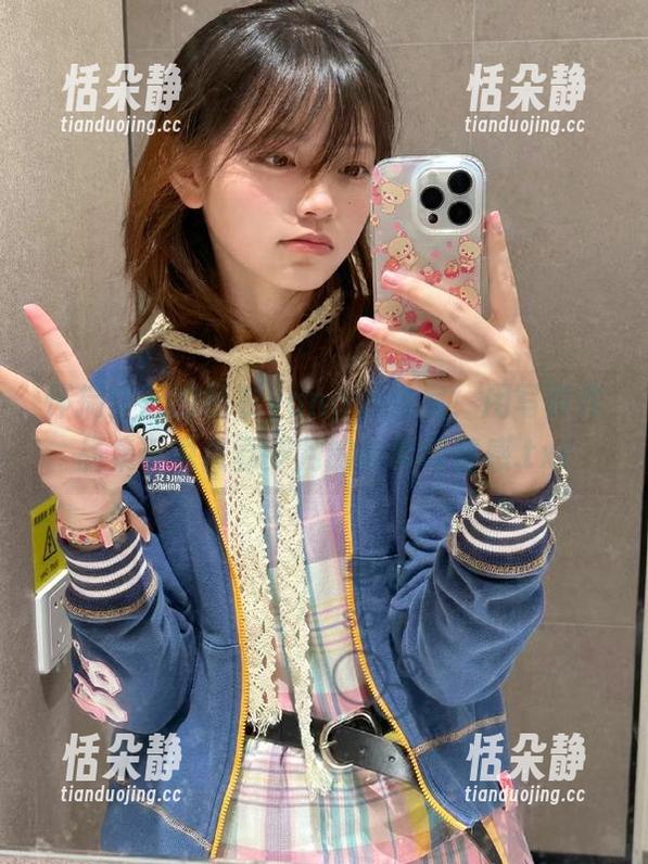 怀揣梦想的杨衣yangyi教室，用写真作品集诉说青春岁月的故事与情感.txt