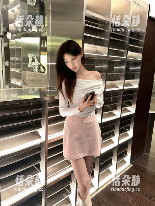 果团网 - 不容错过！莫雅淇白裙图包在线下载，完美展现女性魅力与时尚感！.txt