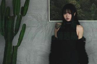柒柒要乖哦车内写真合集：每一张都是故事，尽情享受她的精选瞬间.txt