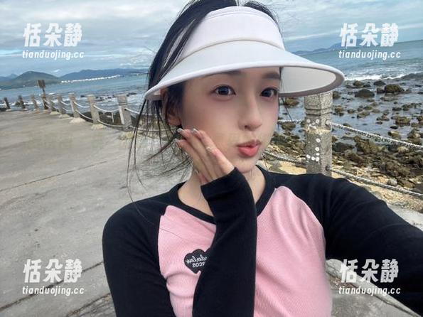 微密圈 - 桃沢樱呀，定制写真界的御姐天花板，你准备好被惊艳了吗？.txt