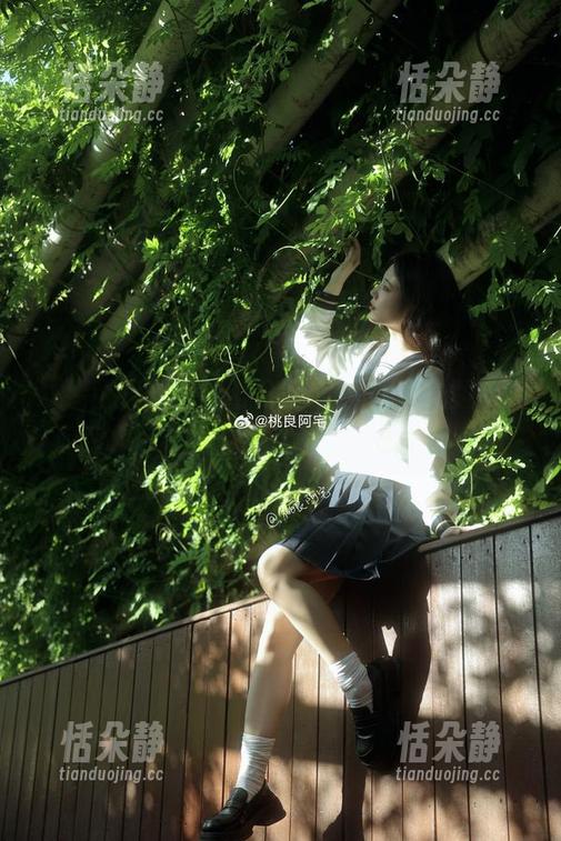 观看桃良阿宅精心打造的兔女郎写真，带你踏入一个充满幻想的视觉盛宴！.txt