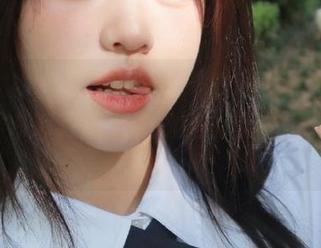 梦丝女神 – 幸福厨娘璇璇的写真合集，照片仿佛在诉说着无尽的美食梦与幻想！.txt