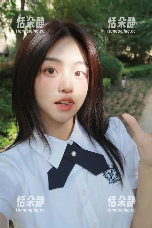 梦丝女神 - 幸福厨娘璇璇的写真合集，照片仿佛在诉说着无尽的美食梦与幻想！.txt