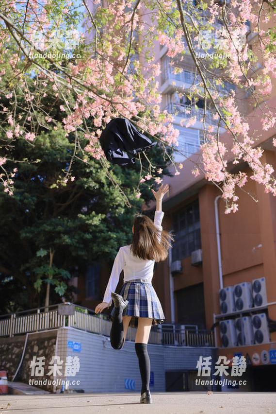 梦丝女神 - 魏婷婷高清写真集：让网袜成为你衣橱中不可或缺的时尚单品.txt