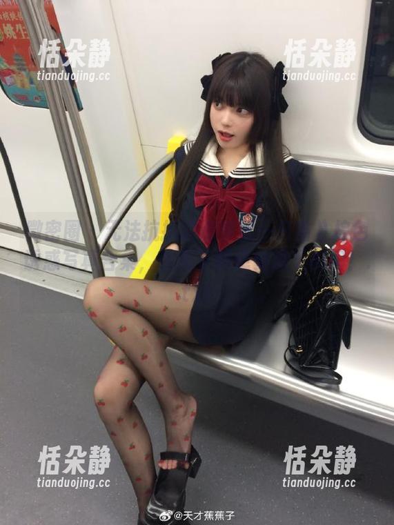 微密圈 - 无法抗拒的《梦里一只喵》棕色诱惑写真合集，快来下载感受温柔瞬间！.txt