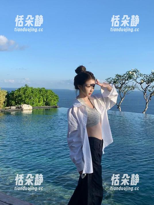森萝财团 - 这一波Aika白丝80D写真图集，简直是夏日小清新的最佳代言人！.txt