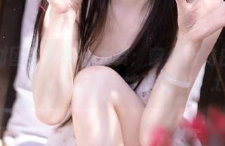 森萝财团全套作品大赏：窗台上的白丝少女，谁能抵挡她的纯真魅力？.txt