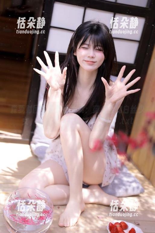 森萝财团全套作品大赏：窗台上的白丝少女，谁能抵挡她的纯真魅力？.txt