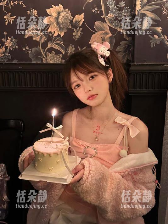 模范学院 - “伊小七MoMo”与少女：一场关于青春和梦想的作品分享之旅.txt