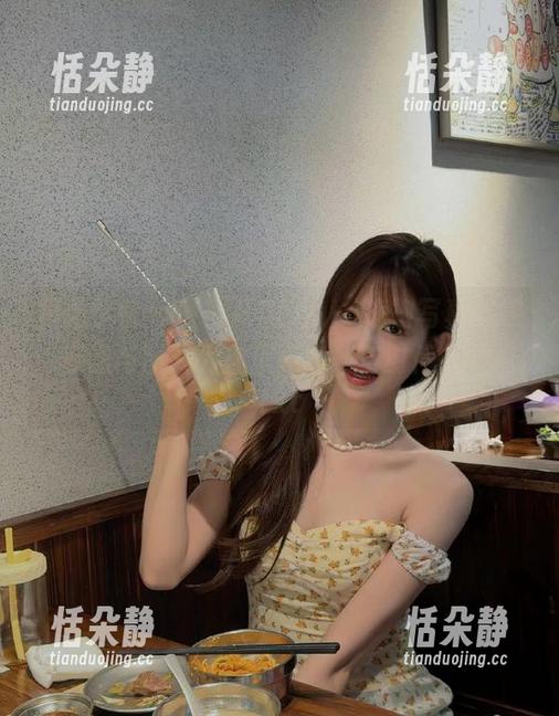 模范学院-唐琪儿Beauty 模范学院 - 唐琪儿Beauty旗袍写真灵感:原图与图片为你呈现古典与时尚的融合.txt