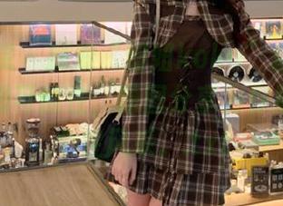 模范学院 – 探索“妞妞koko”套装写真中的无限可能性，原图分享为你展现她的个性风采。.txt