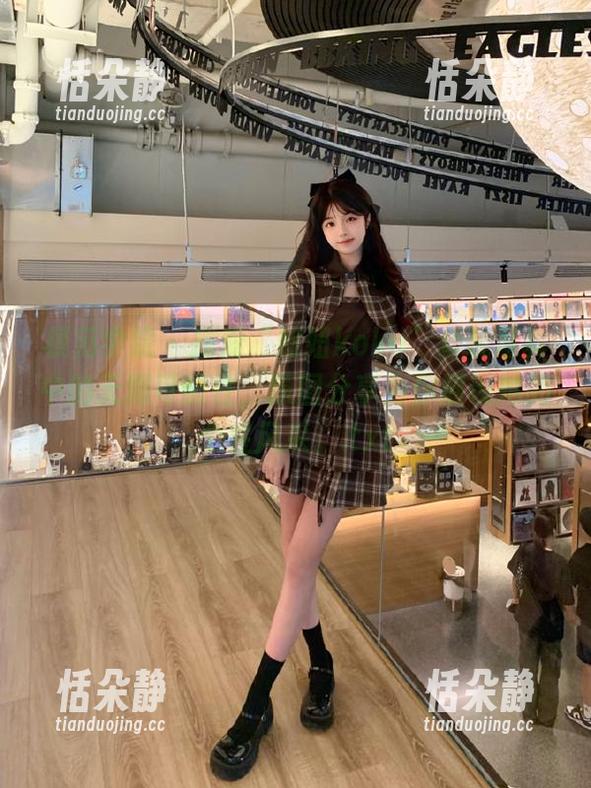 模范学院-妞妞koko 模范学院 - 探索“妞妞koko”套装写真中的无限可能性,原图分享为你展现她的个性风采。.txt