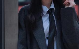 模范学院 – 甜筒晓彤展示的连衣裙风格，尽在这片炫丽的写真图库资源中！.txt