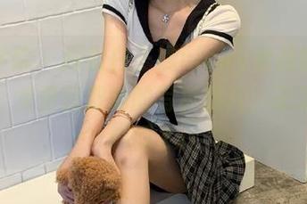 模范学院 – 探索白子嫣nicky女孩的艺术世界：免费获取她的写真照片，记录美好瞬间.txt