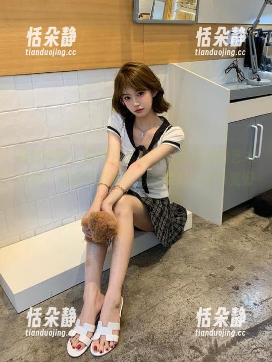 模范学院-白子嫣nicky 模范学院 - 探索白子嫣nicky女孩的艺术世界:免费获取她的写真照片,记录美好瞬间.txt