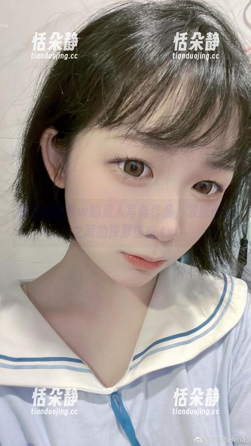 通过樱落酱w的双人写真作品，发掘两人之间的深厚情感.txt