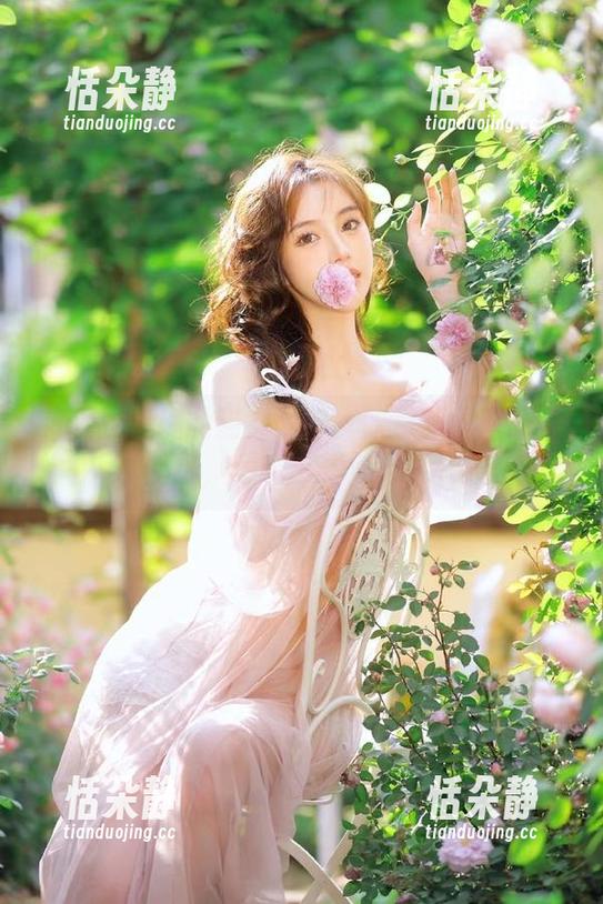 泥泥汝呈现的猫女梦幻：欣赏美丽原图与壁纸，感受艺术气息.txt