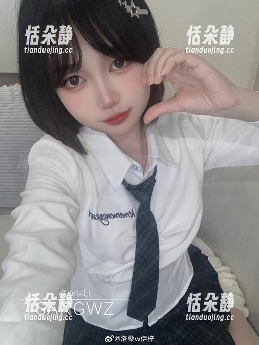 洛桑w伊梓与升玖老师毛衣：原图中的温暖与时尚结合的唯美写真！.txt