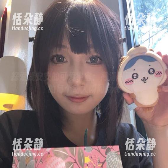 探索浅安安的可爱宇宙：高清写真捕捉她的每个动人瞬间.txt