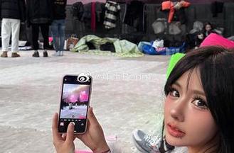 炸蛋Boom的新尝试：连衣裙写真免费图集，惊艳你的眼球！.txt