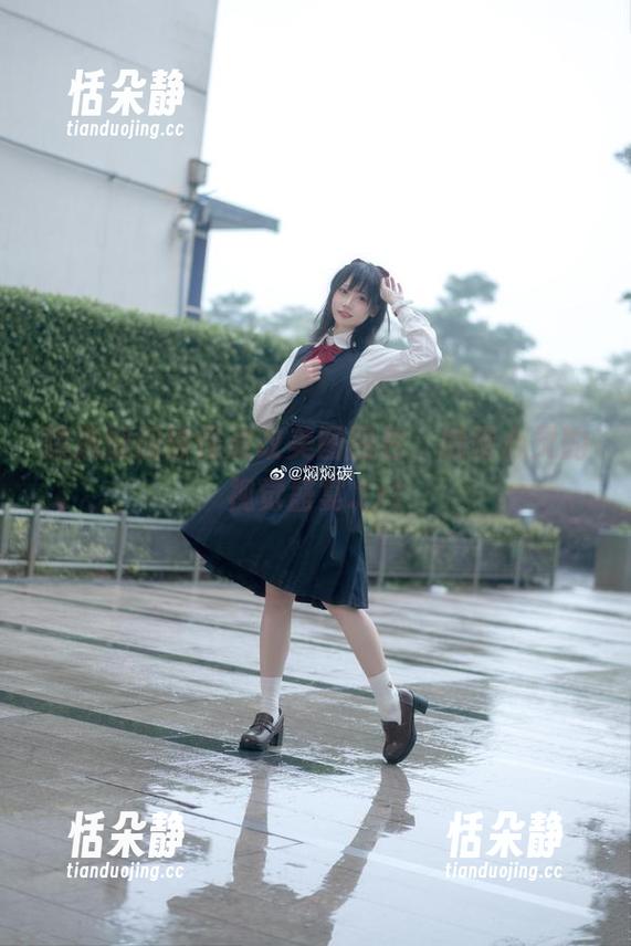 精选焖焖碳绫波改美图图包，触碰心灵的视觉盛宴.txt