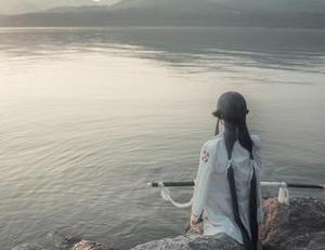 碧蓝航线火奴鲁鲁写真集：爱老师phd的精选瞬间与美丽秘境.txt