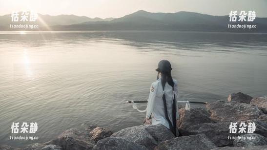 碧蓝航线火奴鲁鲁写真集：爱老师phd的精选瞬间与美丽秘境.txt