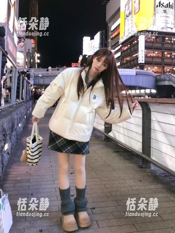 爱蜜社-李李七七喜喜 爱蜜社 - 李李七七喜喜黑色作品精选,通过镜头重塑她的独特视角与灵魂.txt