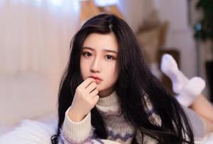 爱蜜社 – 心动瞬间：逗逗doudou学妹的活力写真套图，快来下载与她亲密接触！.txt