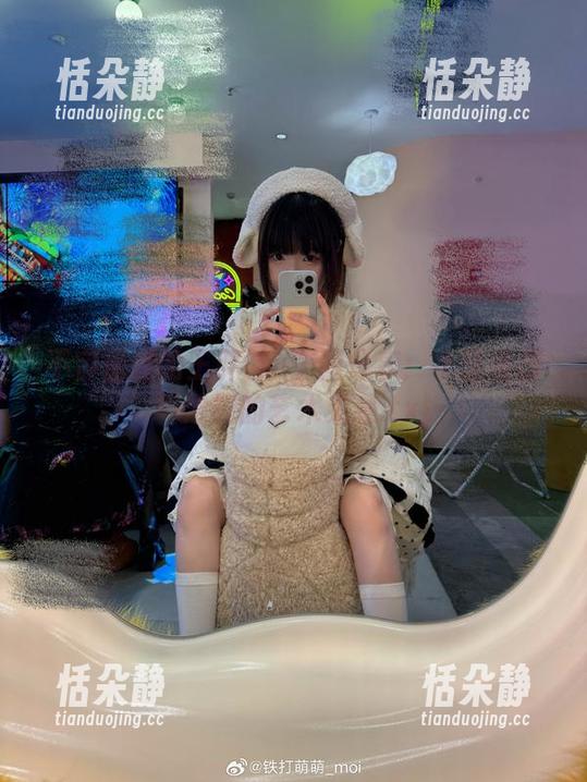 不容错过的王胖胖u美图分享：小道友旗袍浓缩的艺术灵感.txt
