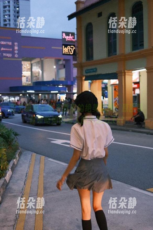 甜予摄影 - 齐齐教室的绝美瞬间：原图带你领略她的动人图片魅力.txt
