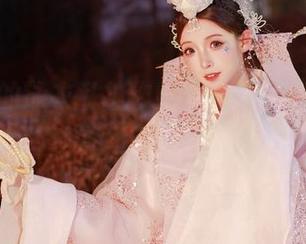 祖木子的泳衣私拍作品，宛如夏日海岸的梦幻瞬间.txt