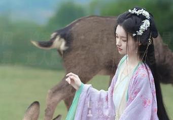 秀人网 – 独家美图：Elise谭晓彤最新白色写真，迷人微笑背后竟隐藏了多少心机？.txt