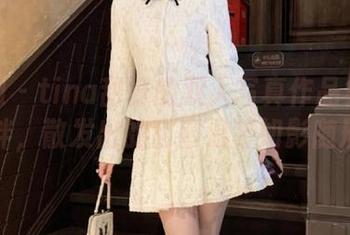 秀人网 – tina甜仔的双人写真作品集：深情相伴，散发出的甜蜜温馨如影随形.txt