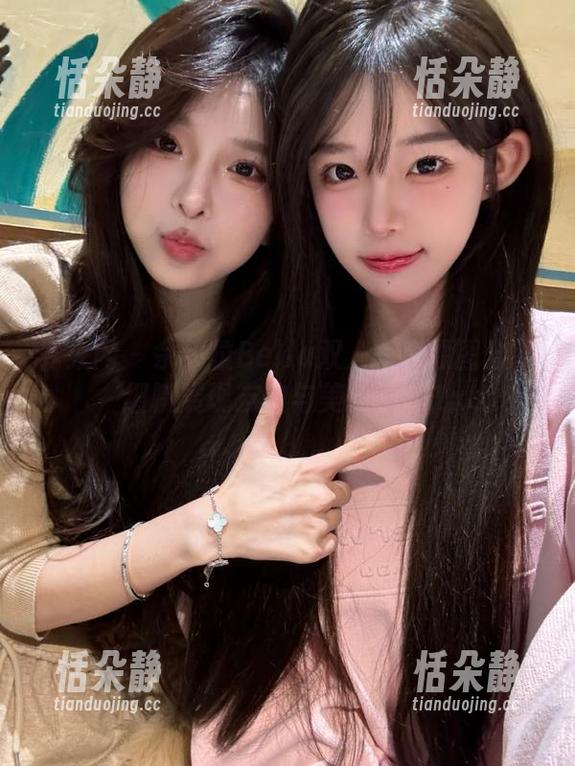 秀人网 - 佘贝拉Bella双人写真原图分享，细腻展现友谊与美的瞬间.txt
