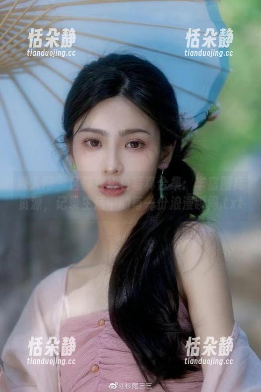 秀人网 - 区静瑶粉色写真合集：丰富图库资源，记录生活中的每一份浪漫瞬间.txt