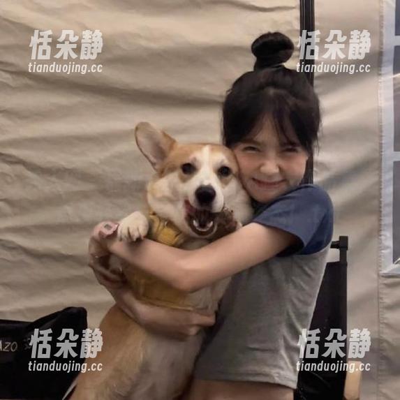 秀人网 - 最新卓芷伊EricA睡衣作品集，展现轻松与自信的完美姿态！.txt
